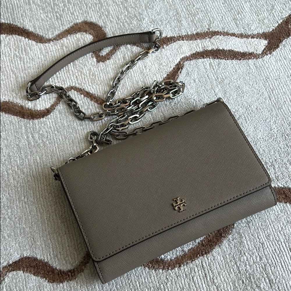 Tory Burch Wallet on Chain in Gray